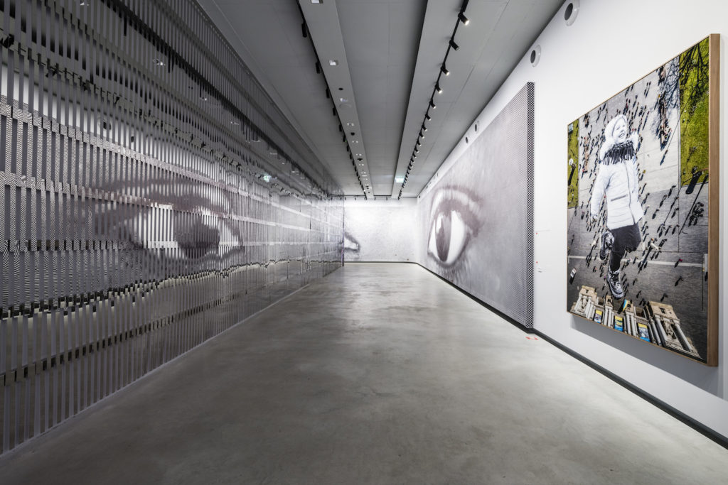 Installation view della mostra con le opere di JR